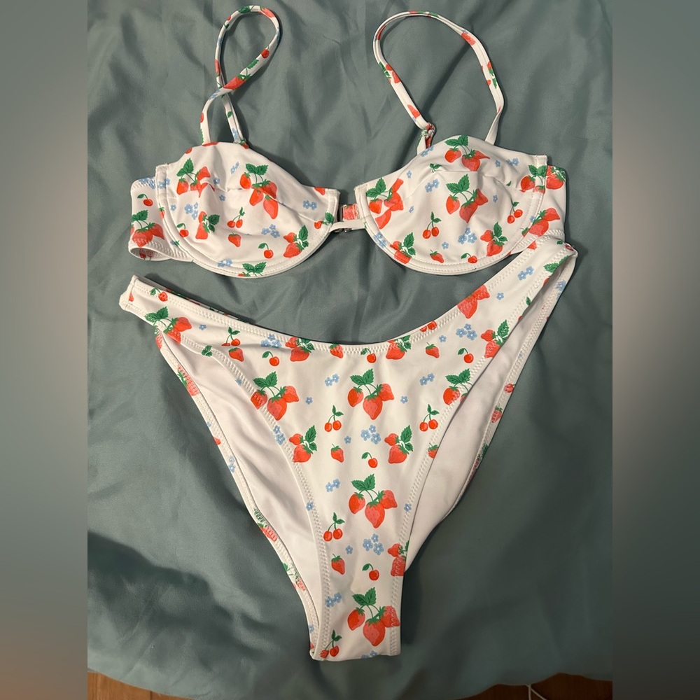 NWOT Bright Strawberry Print Bikini Set - Picture 2 of 6